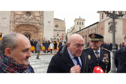 Izado de la bandera por el 200 aniversario de la Policía Nacional.- E. PRESS