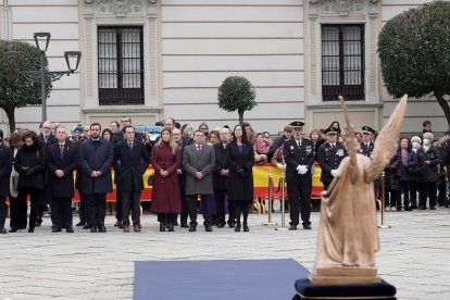 Izado de la bandera por el 200 aniversario de la Policía Nacional.- ICAL