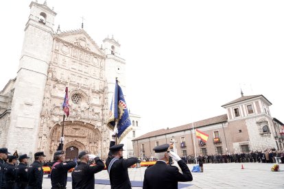 Izado de la bandera por el 200 aniversario de la Policía Nacional.- ICAL