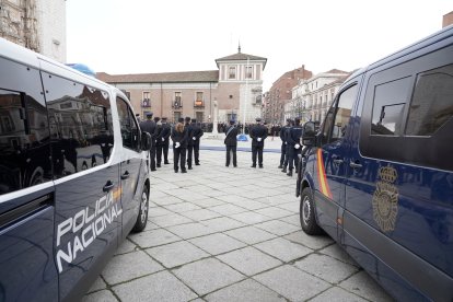 Izado de la bandera por el 200 aniversario de la Policía Nacional.- ICAL