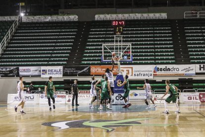 Cáceres - Real Valladolid Baloncesto. / LOF