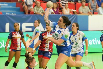 Partido jugado en Huerta del Rey  entre el Caja Rural Aula y el Atlético Guardés. J. M. LOSTAU