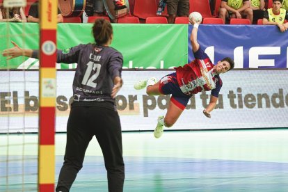 Cristina Cifuentes en su regreso a Huerta del Rey. / VALENTÍN G. DE GARIBAY