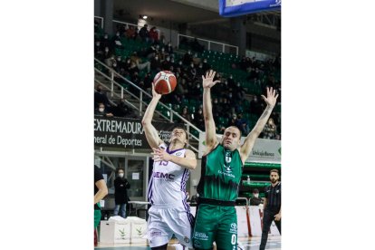 Cáceres - Real Valladolid Baloncesto. / LOF