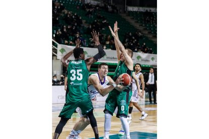 Cáceres - Real Valladolid Baloncesto. / LOF