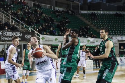 Cáceres - Real Valladolid Baloncesto. / LOF