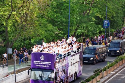 El autobús descubierto, por las calles de Valladolid. E. M.