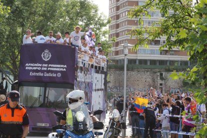 Celebración del ascenso del Real Valladolid en las calles. / PHOTOGENIC