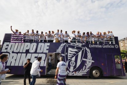 Celebración del ascenso del Real Valladolid en las calles. / PHOTOGENIC