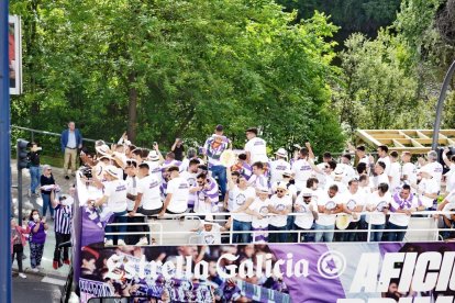 Celebración del ascenso del Real Valladolid en las calles. / M. G. EGEA