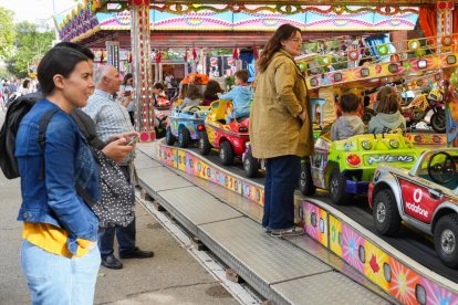 Carruseles de las Ferias de Valladolid en el Día del Niño.- J.M. LOSTAU