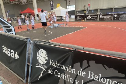 Un momento de la grabación para la digitalización de contenidos formativos por la FBCyL. / G. V.