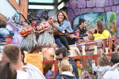 Carruseles de las Ferias de Valladolid en el Día del Niño.- J.M. LOSTAU