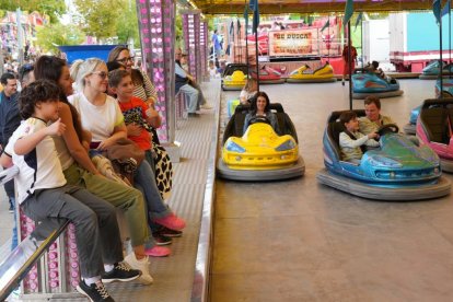 Carruseles de las Ferias de Valladolid en el Día del Niño.- J.M. LOSTAU