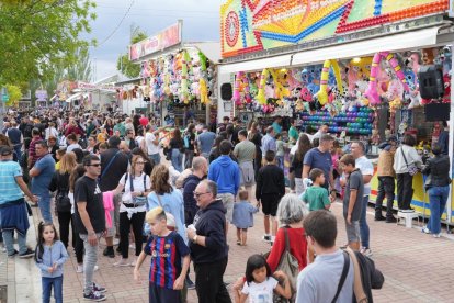 Carruseles de las Ferias de Valladolid en el Día del Niño.- J.M. LOSTAU