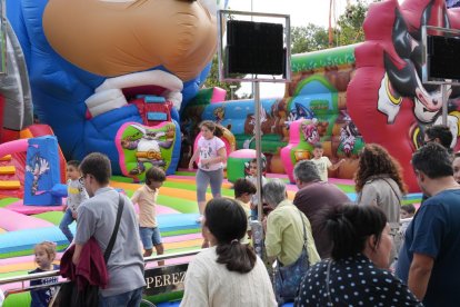 Carruseles de las Ferias de Valladolid en el Día del Niño.- J.M. LOSTAU