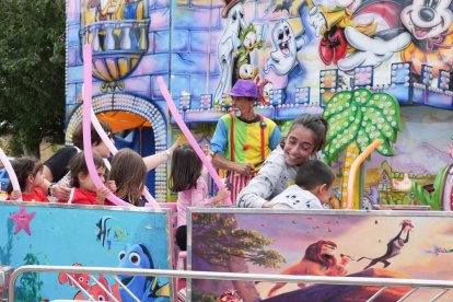 Carruseles de las Ferias de Valladolid en el Día del Niño.- J.M. LOSTAU