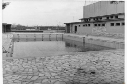 Piscina de Endesa en el barrio España en 1983.- ARCHIVO MUNICIPAL VALLADOLID