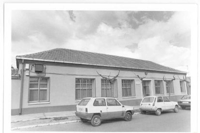 Exterior del Centro Municipal de Servicio Sociales en el barrio España en 1986.- ARCHIVO MUNICIPAL VALLADOLID