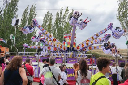 Carruseles de las Ferias de Valladolid en el Día del Niño.- J.M. LOSTAU