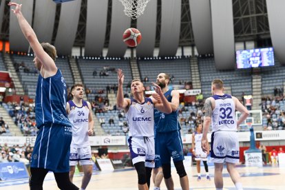 Gipuzkoa GBC - UEMC Real Valladolid Baloncesto. / LOF
