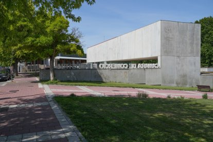 Vivero de empresas de la Cámara de Comercio e Industria en la calle Valle de Arán en el barrio España.- J.M. LOSTAU