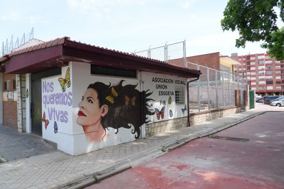 Espacio amigo en la calle del Conde de Arteche en el barrio España.- J.M. LOSTAU