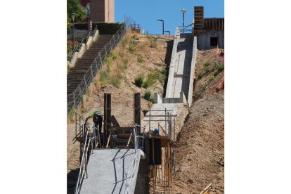 Obras del ascensor de Parquesol. - PHOTOGENIC