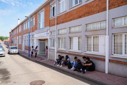 Centro Integral de Empleo Dependiente de Cáritas Diocesana en la calle Alcarria en el barrio España.- J.M. LOSTAU