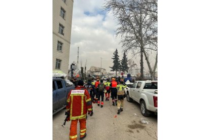 Bomberos de Valladolid desplazados como voluntarios tras el terremoto de Turquía.-  AYUNTAMIENTO DE VALLADOLID