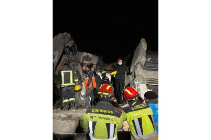 Bomberos de Valladolid desplazados como voluntarios tras el terremoto de Turquía.-  AYUNTAMIENTO DE VALLADOLID