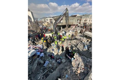 Bomberos de Valladolid desplazados como voluntarios tras el terremoto de Turquía.-  AYUNTAMIENTO DE VALLADOLID