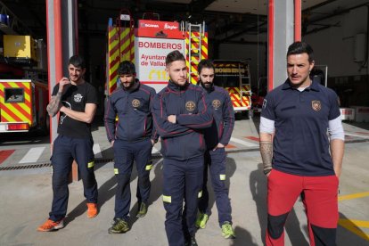 Los bomberos de Valladolid tras regresar como voluntarios de Turquía. J.M. LOSTAU