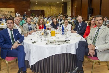 Joaquín García, España Duero; Evelio Angulo, F. Carnero; Pedro Hojas UGT-FICA; C. Ayala y B. Contreras, PP; Carmen Amez UGT-FES; J. Boneta Iberdrola; M. Rivera, España Duero; A. Ibáñez, PP.