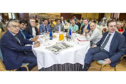 Roberto Sáiz, subdelegado del Gobierno; Manuel Rubio, director territorial, España Duero; Agustín Prieto, pdte. Fund. Fermín Carnero; Carlos Fdez. Carriedo, consejero de Empleo; José Luis Ulibarri, editor EL MUNDO DE CASTILLA Y LEÓN; Pepe Álvarez, sec, gral de UGT, Javier Lacalle, alcalde de Burgos; Faustino Temprano, sec. gral. UGT CyL; Germán Barrios, pte. Consejo Económico y Social.