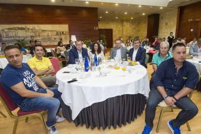 M. Crespo y D. Fernández, de UGT L’oreal; Julio Casado y Cristina Montiel, de Mercadona; Rafael Tortuero y Óscar Sáez, de Ibermutuamur; Victor Martínez e Hilario Sancho, de UGT Campofrío.