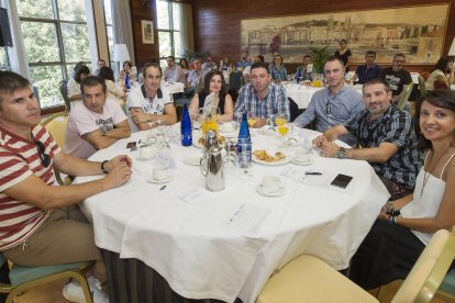Aitor Sáiz, UGT Benteler; Victor Rioja y Jorge Monterrubio, UGT Ferroli; Ruth Redondo, UGT-FESP, Pablo Prieto, Sec. Gral. UGT Burgos; O. Gutiérrez y Diego García, J. Controls; N. Sánchez, ECB.