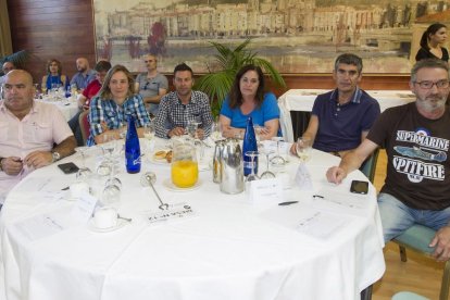 Roberto Pérez, UGT-FICA CYL; Olga Ortega, Andrés Santamaría, Pilar Miera, Fco. Javier Muriel y Ángel Olabuenaga, FESMC.