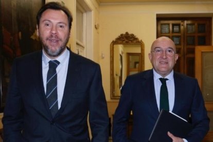 Óscar Puente y Jesús Julio Carnero, en una imagen de archivo.-ICAL