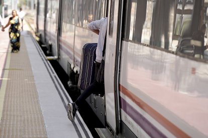 Imagen de archivo de un tren de Renfe. -PHOTOGENIC