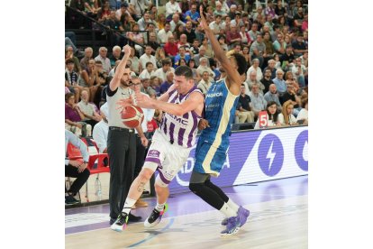 UEMC Real Valladolid Baloncesto - Hestia Menorca. / J. M. LOSTAU