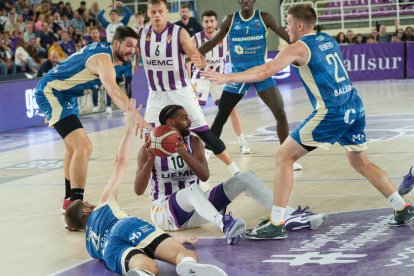 UEMC Real Valladolid Baloncesto - Hestia Menorca. / J. M. LOSTAU
