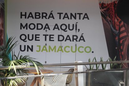 Cartel de reforma para las nuevas aperturas en Vallsur. -PHOTOGENIC