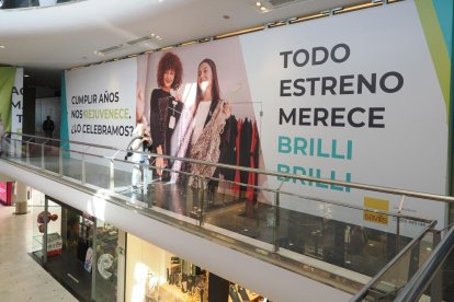 Cartel de reforma para las nuevas aperturas en Vallsur. -PHOTOGENIC