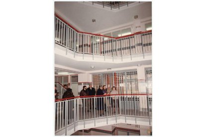 El entonces alcalde, Tomás Rodríguez Bolaños, en la inauguración del colegio Ignacio Martín Baró de Parquesol en 1991. - ARCHIVO MUNICIPAL DE VALLADOLID