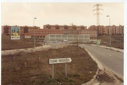 Vista del polideportivo de Parquesol y de las viviendas de Juan de Valladolid. -  ARCHIVO MUNICIPAL DE VALLADOLID