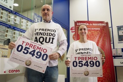 Río Shopping reparte 3,6 millones de euros con nueve décimos del Gordo. - PHOTOGENIC