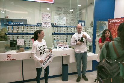 Río Shopping reparte 3,6 millones de euros con nueve décimos del Gordo. - R. ARÉVALO