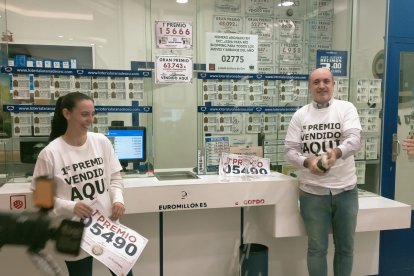 Río Shopping reparte 3,6 millones de euros con nueve décimos del Gordo. - R. ARÉVALO