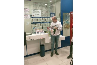 Río Shopping reparte 3,6 millones de euros con nueve décimos del Gordo. - R. ARÉVALO